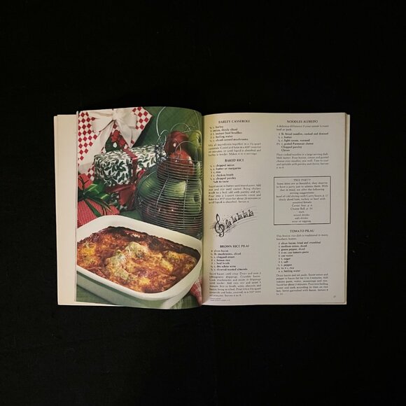 4 – Vintage ‘Ideals’ Gourmet Cookbooks - Picture 9 of 12